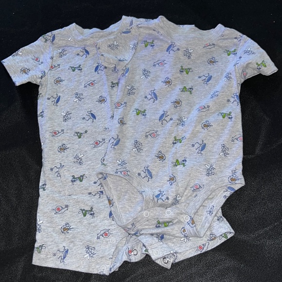 Carters 18month 2pack Onesie & Romper set - Picture 1 of 4